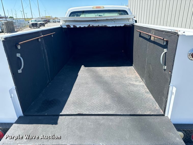 image for item DX1026 2009 Ford F250 Super Duty XL SuperCab utility bed pickup truck