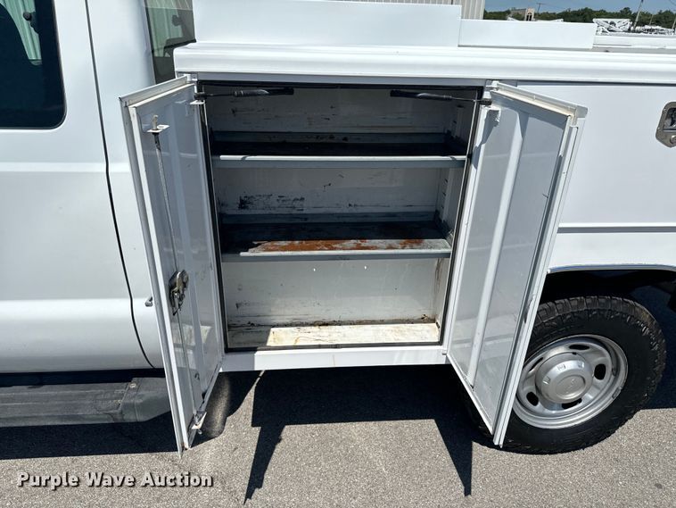 image for item DX1026 2009 Ford F250 Super Duty XL SuperCab utility bed pickup truck