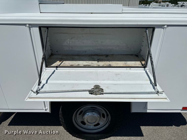 image for item DX1026 2009 Ford F250 Super Duty XL SuperCab utility bed pickup truck