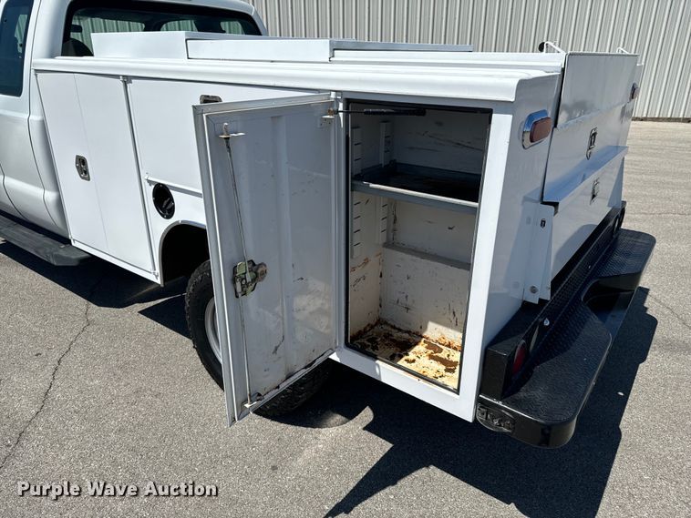 image for item DX1026 2009 Ford F250 Super Duty XL SuperCab utility bed pickup truck