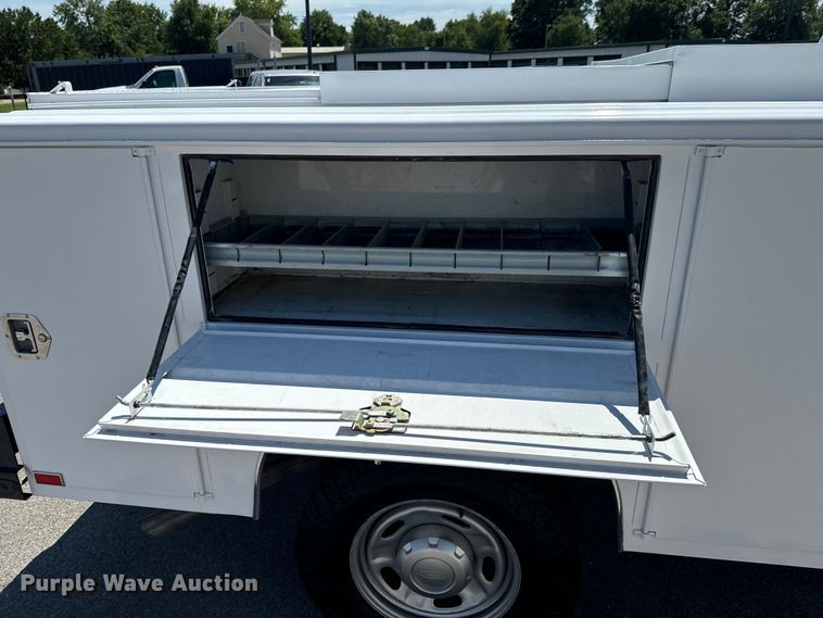 image for item DX1026 2009 Ford F250 Super Duty XL SuperCab utility bed pickup truck