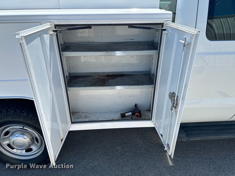 image for item DX1026 2009 Ford F250 Super Duty XL SuperCab utility bed pickup truck