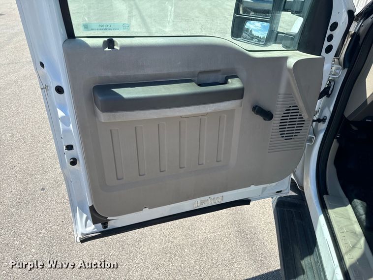 image for item DX1026 2009 Ford F250 Super Duty XL SuperCab utility bed pickup truck