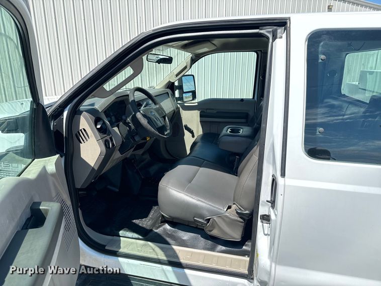 image for item DX1026 2009 Ford F250 Super Duty XL SuperCab utility bed pickup truck