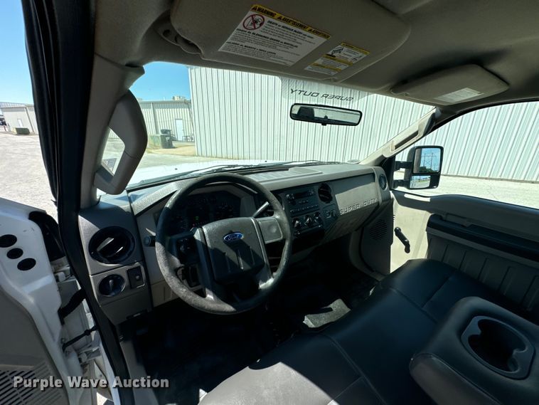 image for item DX1026 2009 Ford F250 Super Duty XL SuperCab utility bed pickup truck