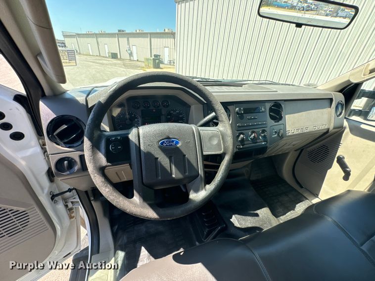 image for item DX1026 2009 Ford F250 Super Duty XL SuperCab utility bed pickup truck