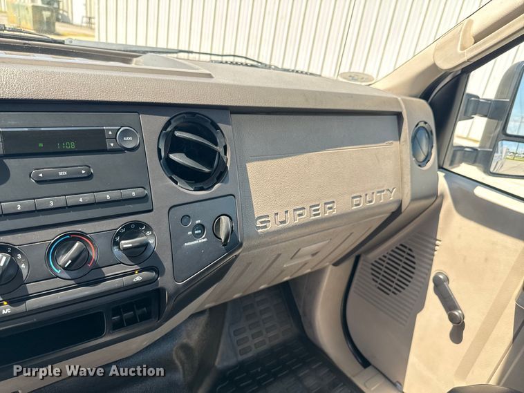 image for item DX1026 2009 Ford F250 Super Duty XL SuperCab utility bed pickup truck