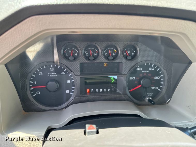 image for item DX1026 2009 Ford F250 Super Duty XL SuperCab utility bed pickup truck