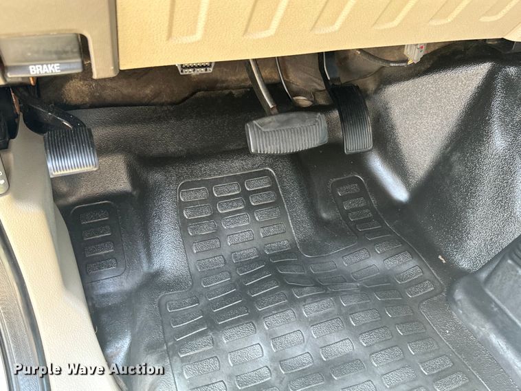 image for item DX1026 2009 Ford F250 Super Duty XL SuperCab utility bed pickup truck