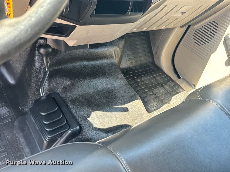 image for item DX1026 2009 Ford F250 Super Duty XL SuperCab utility bed pickup truck