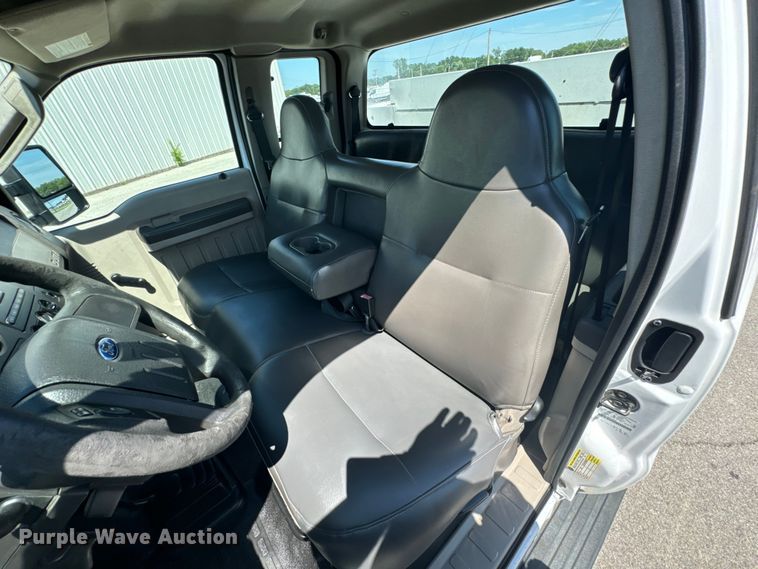 image for item DX1026 2009 Ford F250 Super Duty XL SuperCab utility bed pickup truck