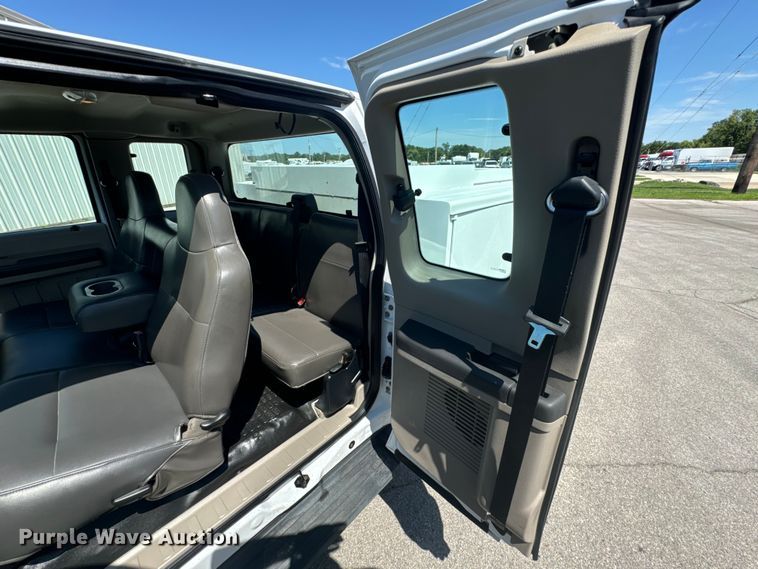 image for item DX1026 2009 Ford F250 Super Duty XL SuperCab utility bed pickup truck