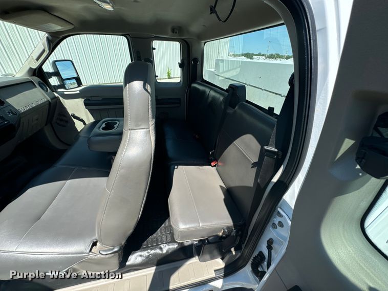 image for item DX1026 2009 Ford F250 Super Duty XL SuperCab utility bed pickup truck