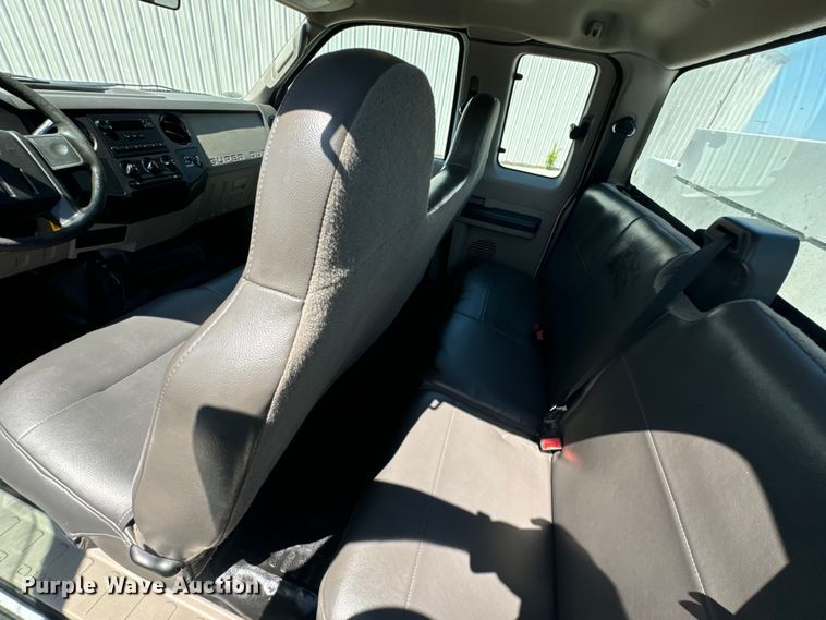 image for item DX1026 2009 Ford F250 Super Duty XL SuperCab utility bed pickup truck