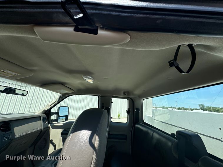 image for item DX1026 2009 Ford F250 Super Duty XL SuperCab utility bed pickup truck