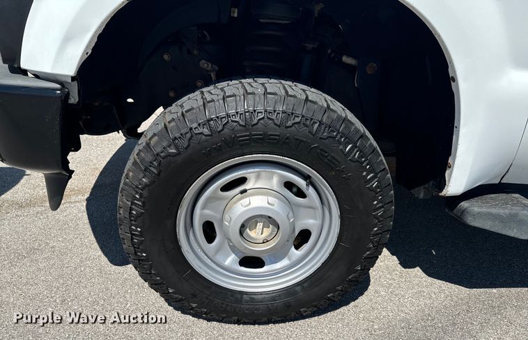 image for item DX1026 2009 Ford F250 Super Duty XL SuperCab utility bed pickup truck