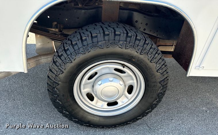 image for item DX1026 2009 Ford F250 Super Duty XL SuperCab utility bed pickup truck