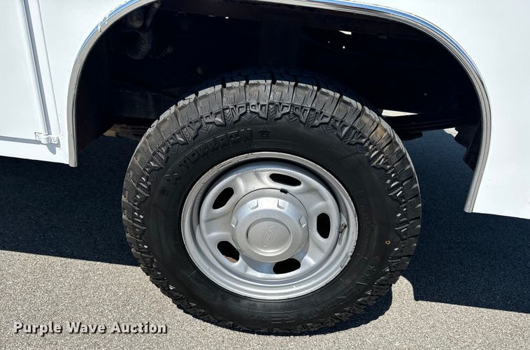 image for item DX1026 2009 Ford F250 Super Duty XL SuperCab utility bed pickup truck