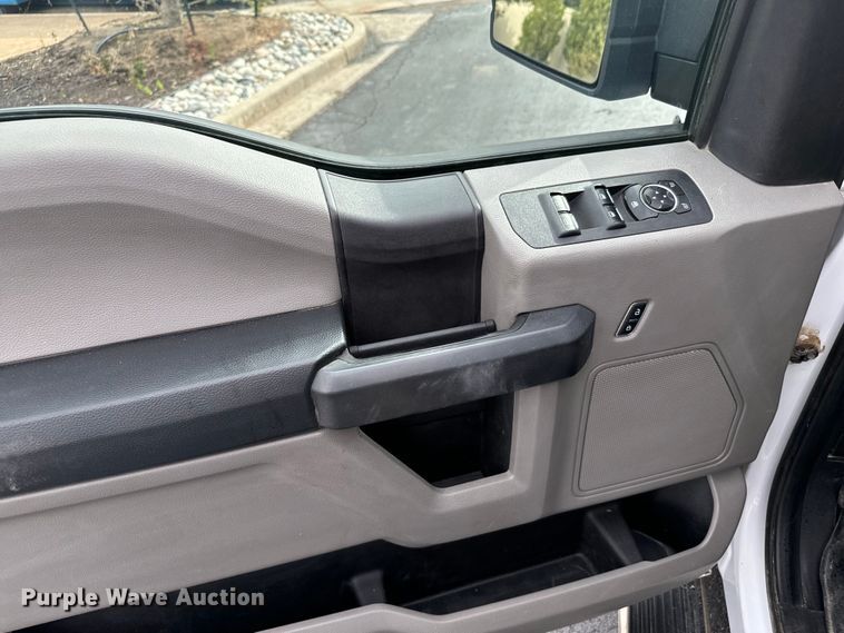 image for item DX3553 2019 Ford F150 XL SuperCrew pickup truck