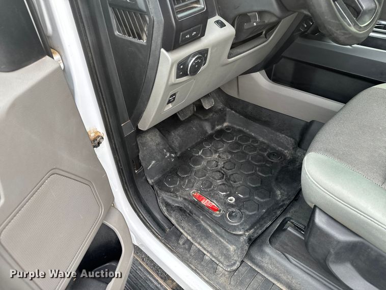 image for item DX3553 2019 Ford F150 XL SuperCrew pickup truck