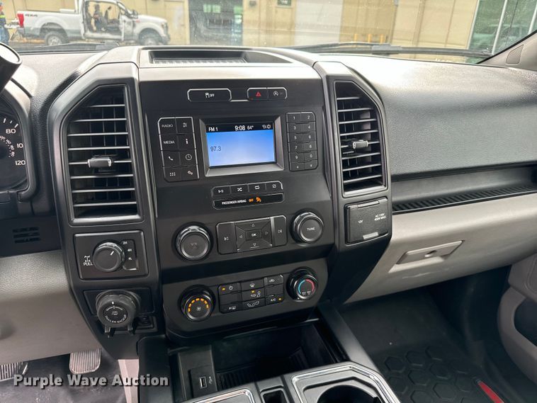 image for item DX3553 2019 Ford F150 XL SuperCrew pickup truck