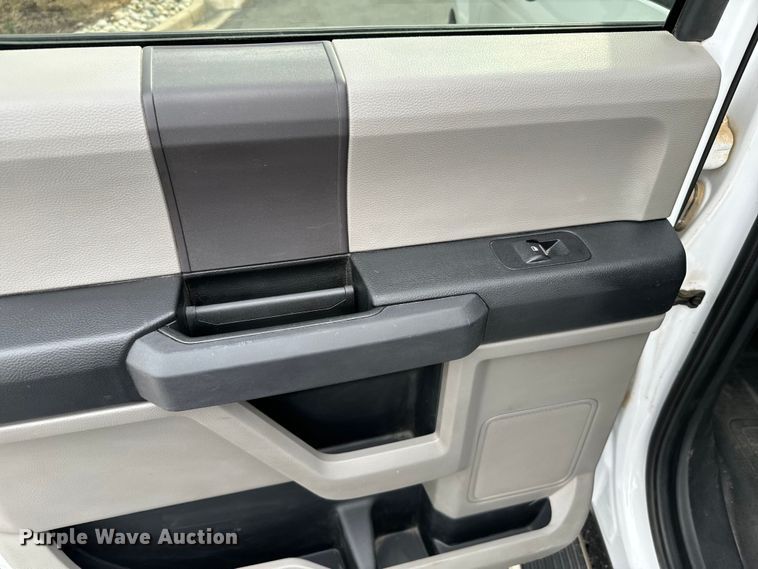 image for item DX3553 2019 Ford F150 XL SuperCrew pickup truck