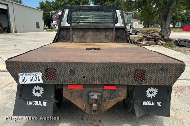 image for item EE7476 1999 Ford F800 flatbed truck