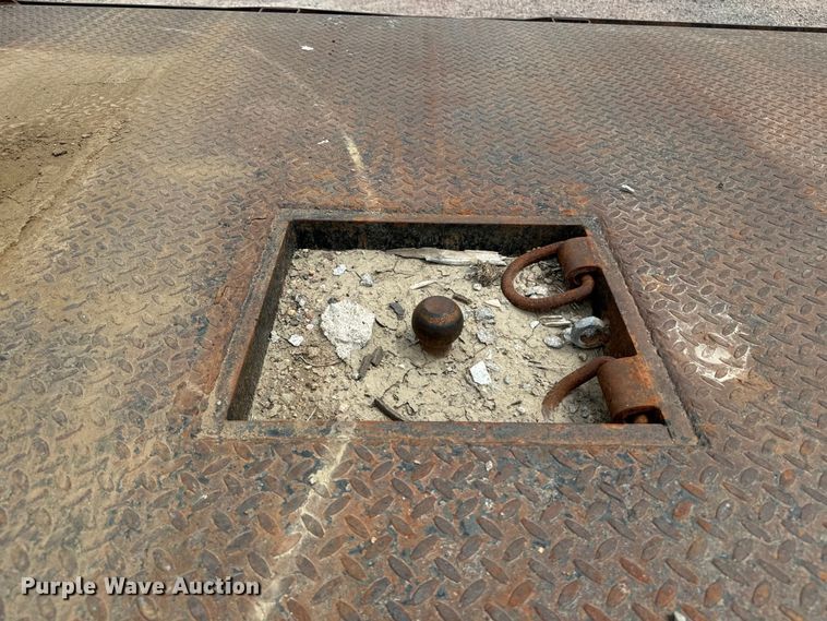 image for item EE7476 1999 Ford F800 flatbed truck