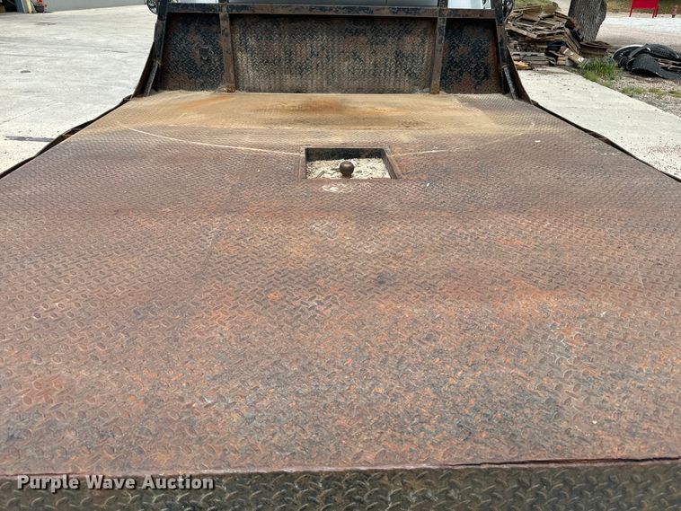 image for item EE7476 1999 Ford F800 flatbed truck