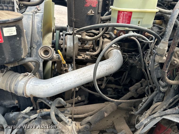 image for item EE7476 1999 Ford F800 flatbed truck