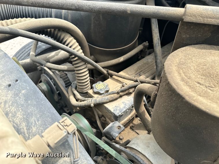 image for item EE7476 1999 Ford F800 flatbed truck