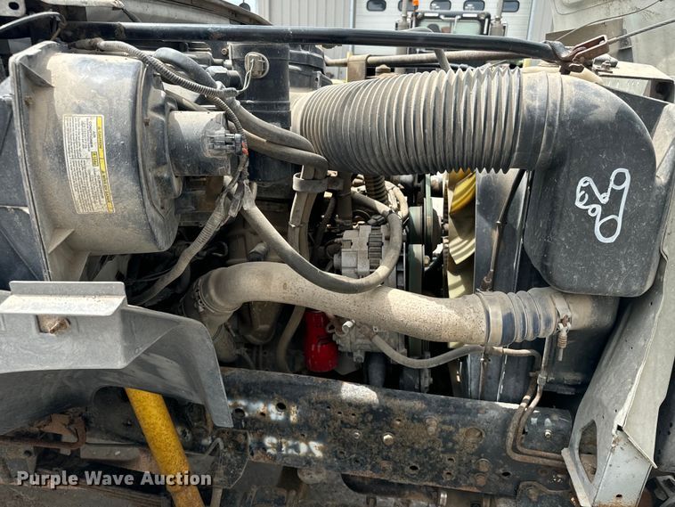 image for item EE7476 1999 Ford F800 flatbed truck