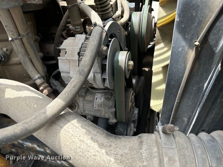 image for item EE7476 1999 Ford F800 flatbed truck