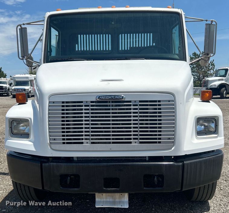image for item EG0767 2003 Freightliner  Business Class M2 rollback truck