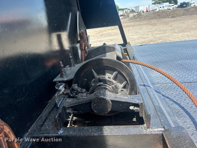 image for item EG0767 2003 Freightliner  Business Class M2 rollback truck