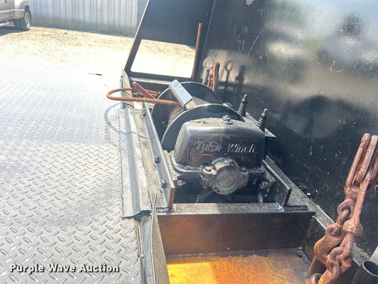 image for item EG0767 2003 Freightliner  Business Class M2 rollback truck