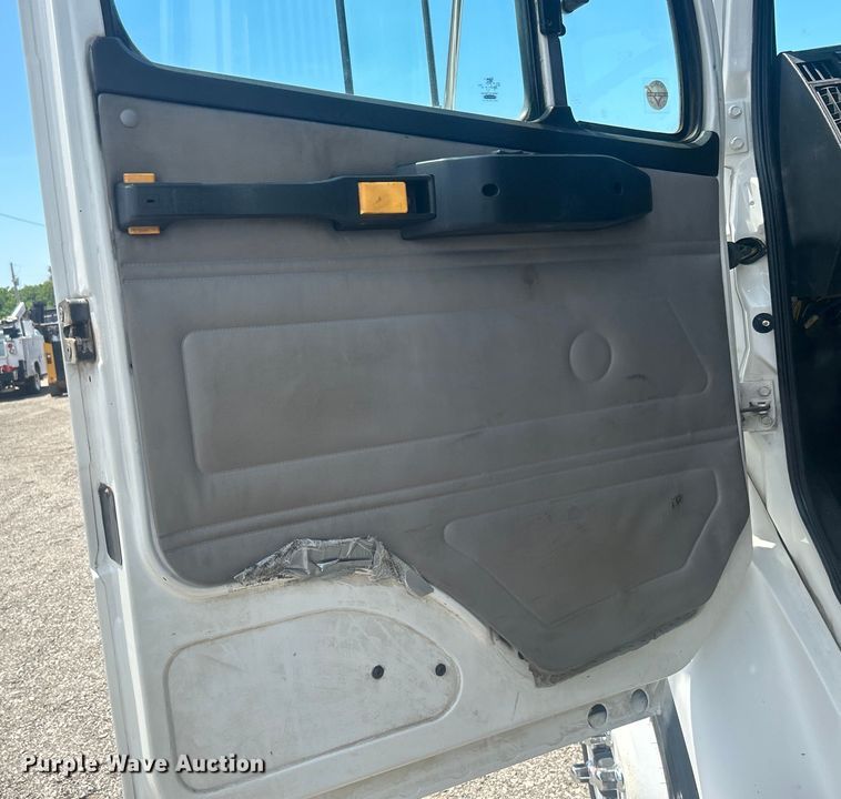 image for item EG0767 2003 Freightliner  Business Class M2 rollback truck