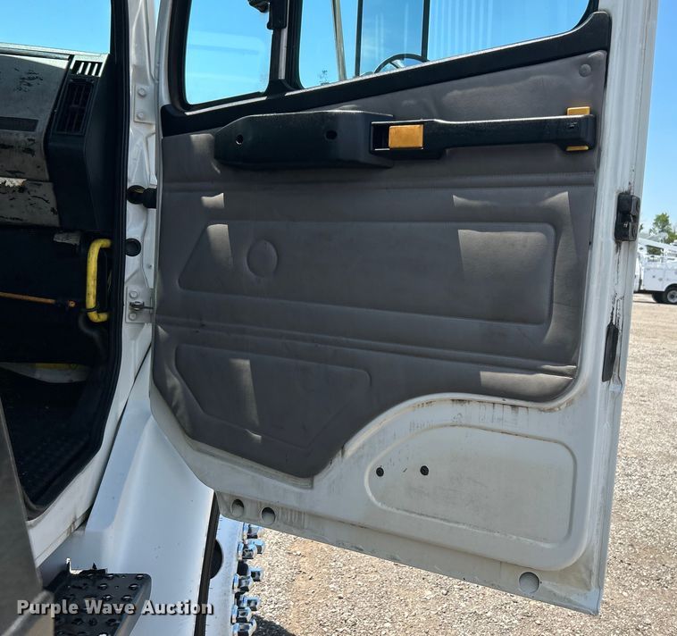 image for item EG0767 2003 Freightliner  Business Class M2 rollback truck