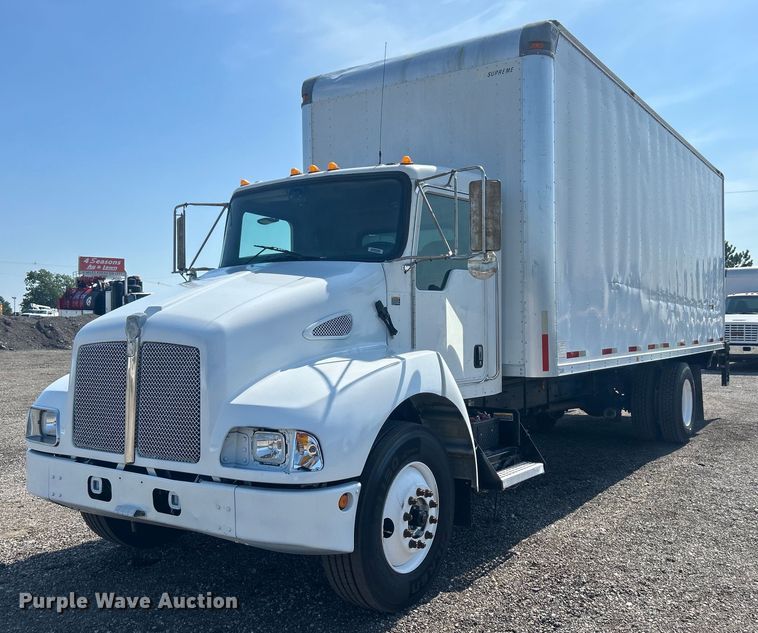 image for item EG0778 2005 Kenworth T300 box truck