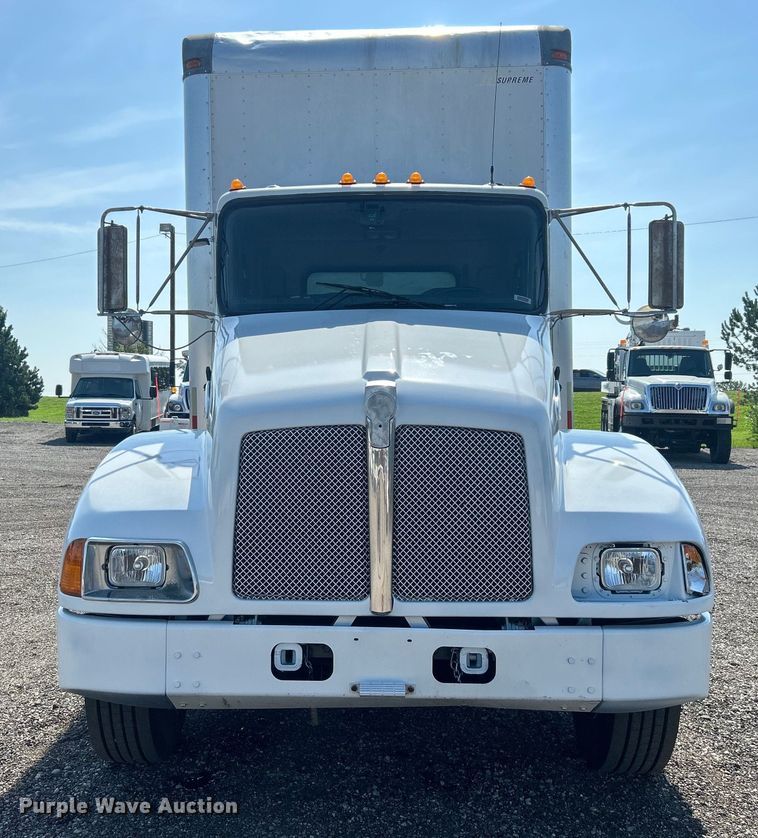 image for item EG0778 2005 Kenworth T300 box truck