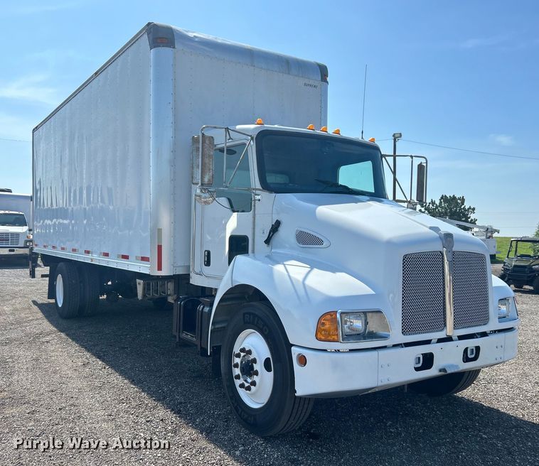 image for item EG0778 2005 Kenworth T300 box truck