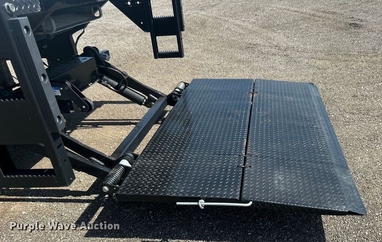 image for item EG0778 2005 Kenworth T300 box truck