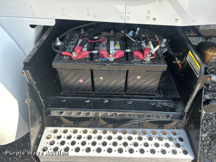 image for item EG0778 2005 Kenworth T300 box truck