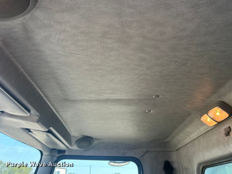 image for item EG0778 2005 Kenworth T300 box truck