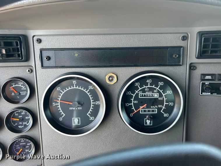 image for item EG0778 2005 Kenworth T300 box truck