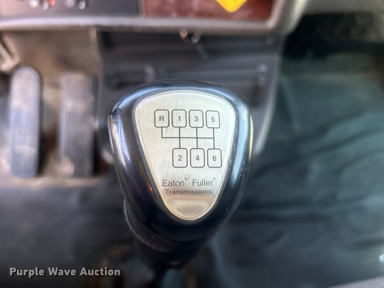 image for item EG0778 2005 Kenworth T300 box truck