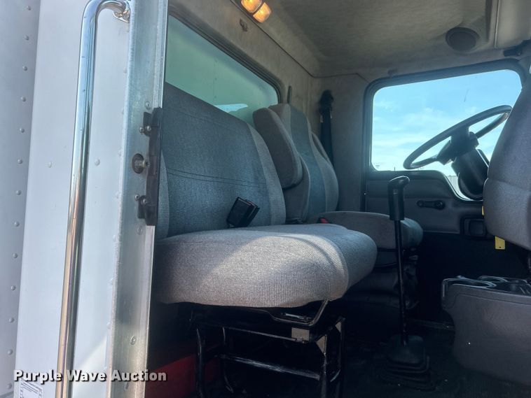 image for item EG0778 2005 Kenworth T300 box truck