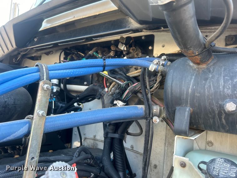 image for item EG0778 2005 Kenworth T300 box truck