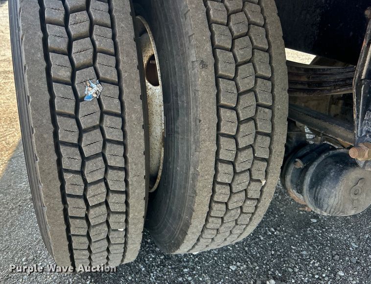 image for item EG0778 2005 Kenworth T300 box truck