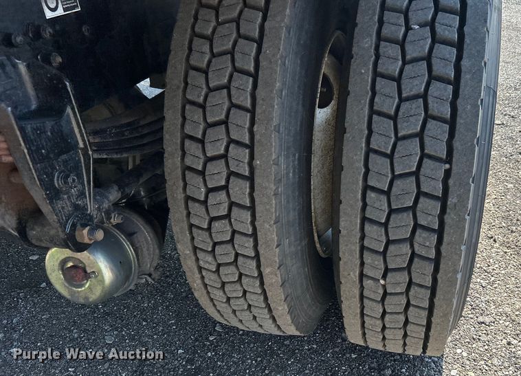 image for item EG0778 2005 Kenworth T300 box truck